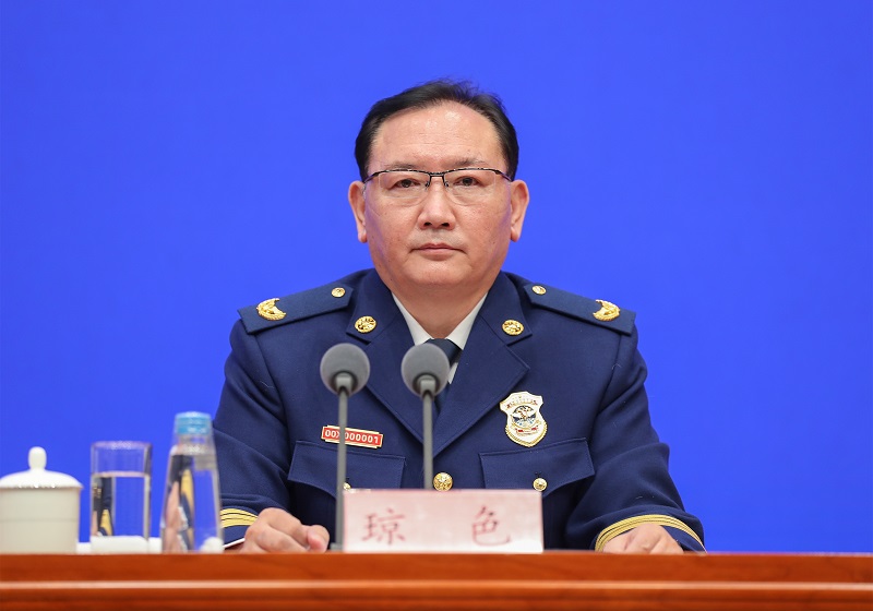 大鸡巴操人视频应急部党组成员、消防救援局局长琼色出席新闻发布会